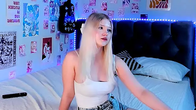 LunariaFox webcam
