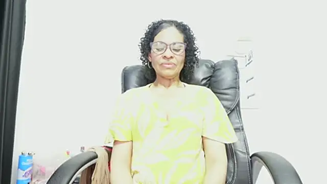 Aries_Mature webcam