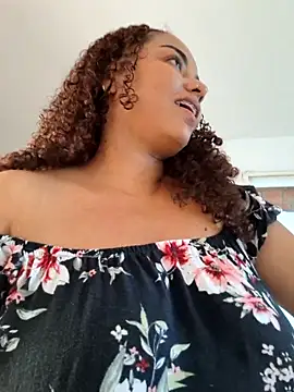 curly_girl_31 webcam