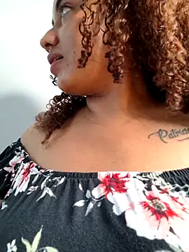 curly_girl_31 webcam