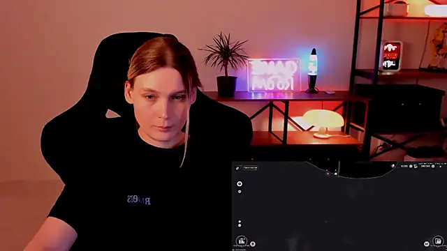 Nessi_Villain webcam