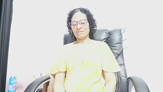 Aries_Mature webcam