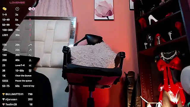 liataylorr (F mature) - strong squirt in my pantyhose
