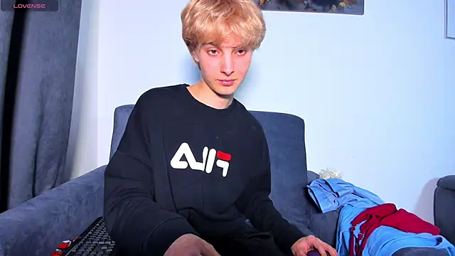 bunnyblush67 (M twink) - Take off jeans