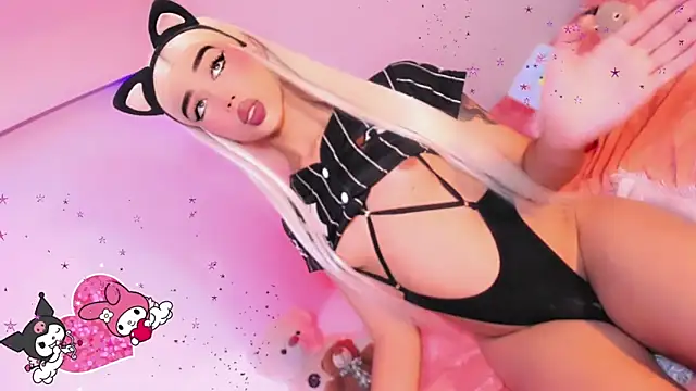 Miss-Saraii webcam