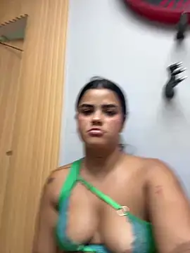 kaily_sweet16 (F teen) - I'm at my work, quiet boss, close