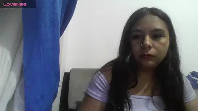 Charis_21 webcam