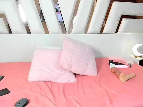 MiaKleinX webcam
