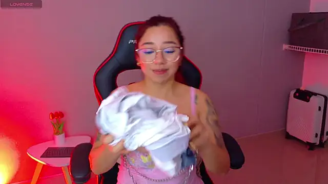 samantha_tattu webcam