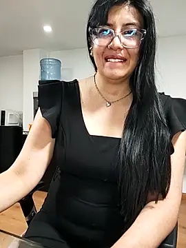 aisha_latina live sex cam