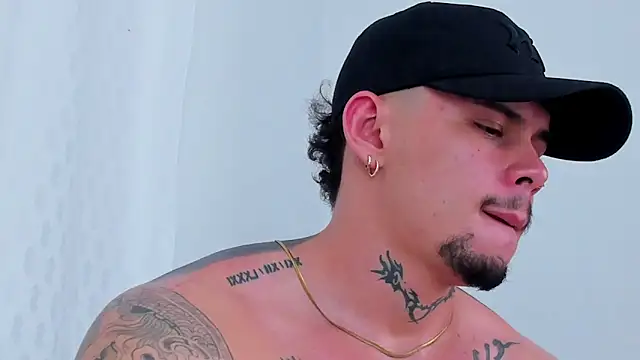 NoahhBrown live sex cam