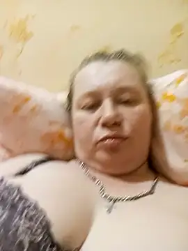 Webcam Model (KiraStanton)  is live.Free join now!