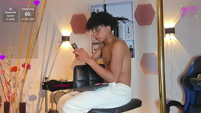 _taylor_black webcam