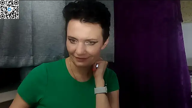 HotMamaQueen234 webcam