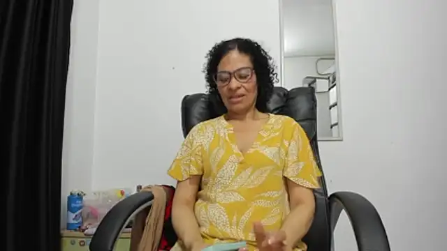 Aries_Mature webcam
