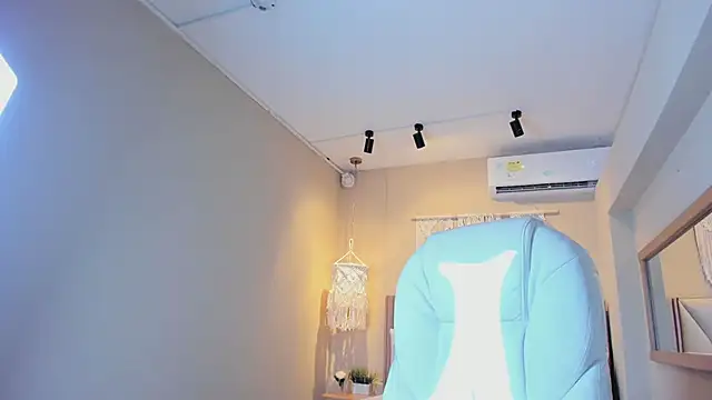 NahimiThompson webcam