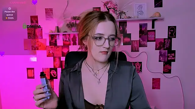luna_berryy webcam