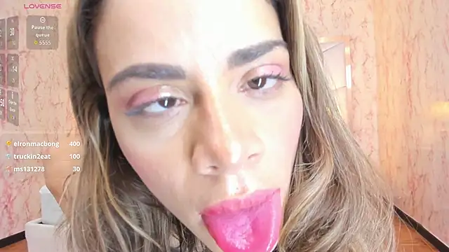 Emily_Whinfre webcam