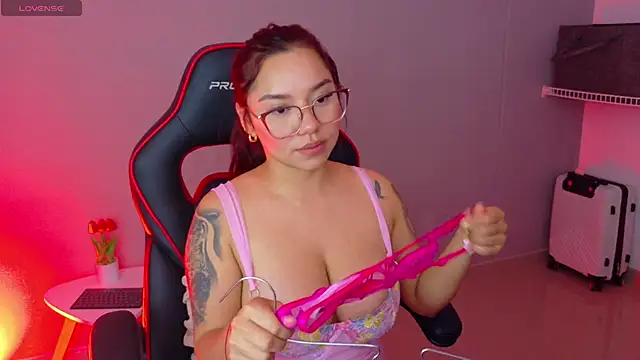 samantha_tattu webcam