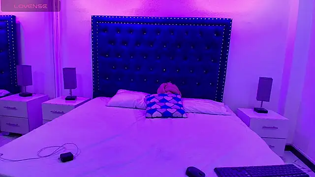 serena_and_zoe - Serena_and_zoe's free webcam - UK Sex Cams