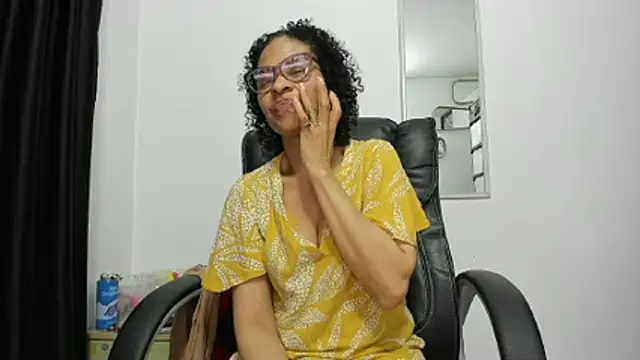 Aries_Mature webcam
