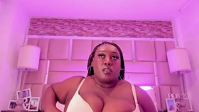ShaniaBrownn webcam