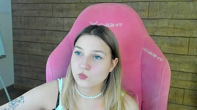 TinnaBurton webcam