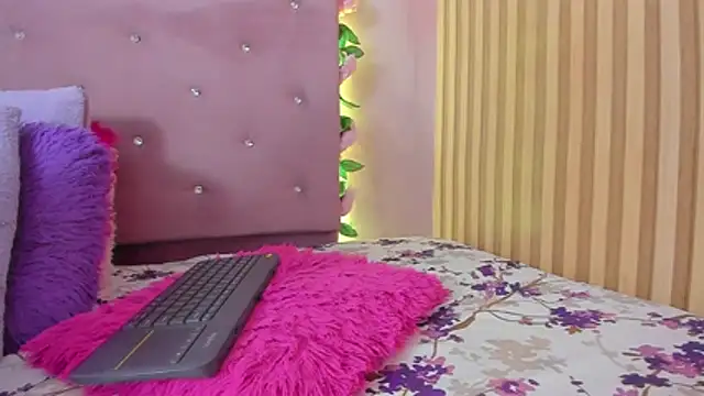 lovely__kiss__ webcam
