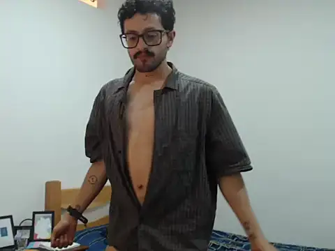 CuriousTomX webcam