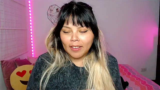 EllieMoonX webcam