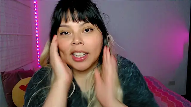 EllieMoonX webcam