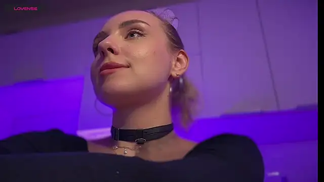 mari_grey webcam