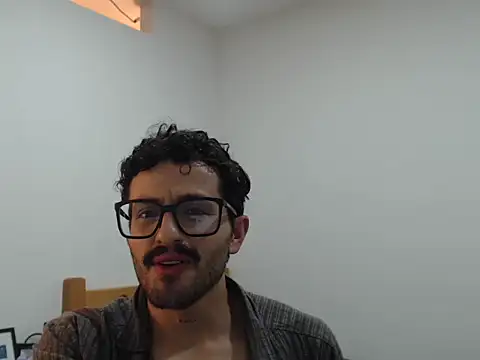 CuriousTomX webcam