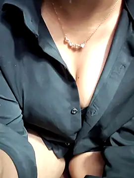 your_shanaya33 webcam