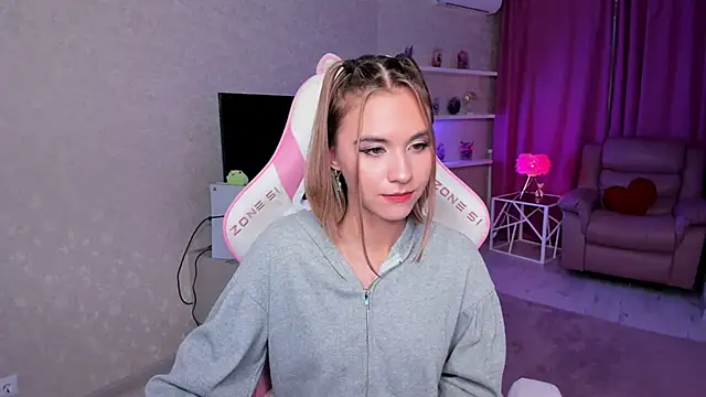 EllaCurtis webcam
