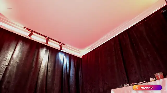 MiaKnox webcam