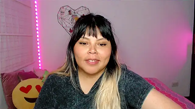 EllieMoonX webcam