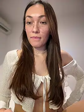 Webcam Model (MichelleFerry_)  is live.Free join now!