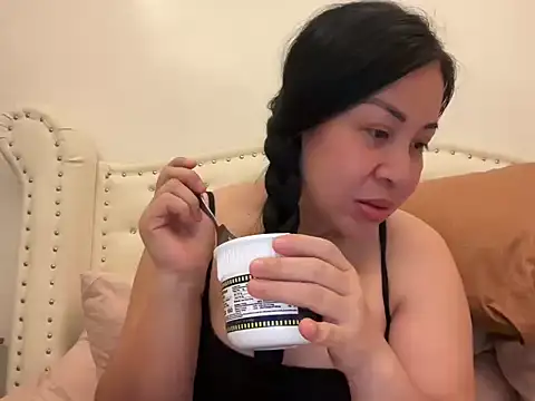 NaughtySCARLETSIN webcam