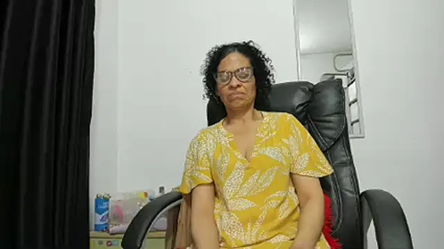 Aries_Mature webcam