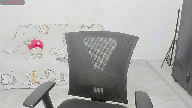 Naoko_7w7 webcam