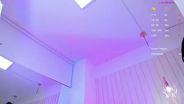 nicki-west webcam