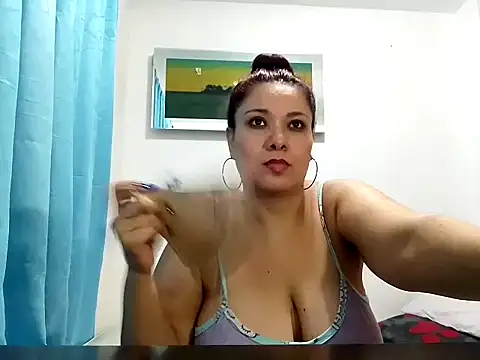Canella_Lovely webcam