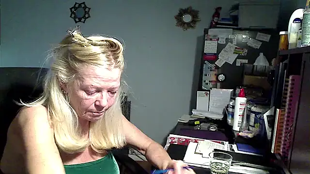 XTRAHORNYONE webcam