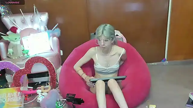 Skinygirl webcam