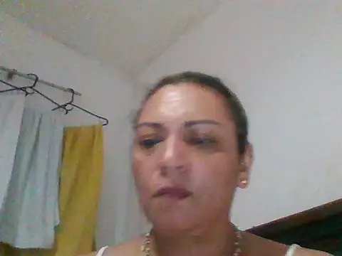 HallyGirlHot webcam