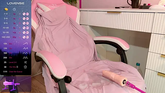 LeonaEviann webcam
