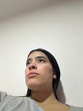 Isaa-queen webcam