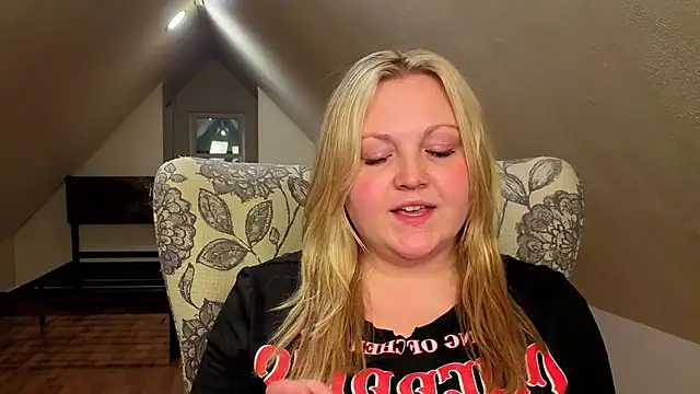 PhatAssBlond webcam