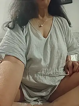 Webcam Model (NakedMILFx)  is live.Free join now!